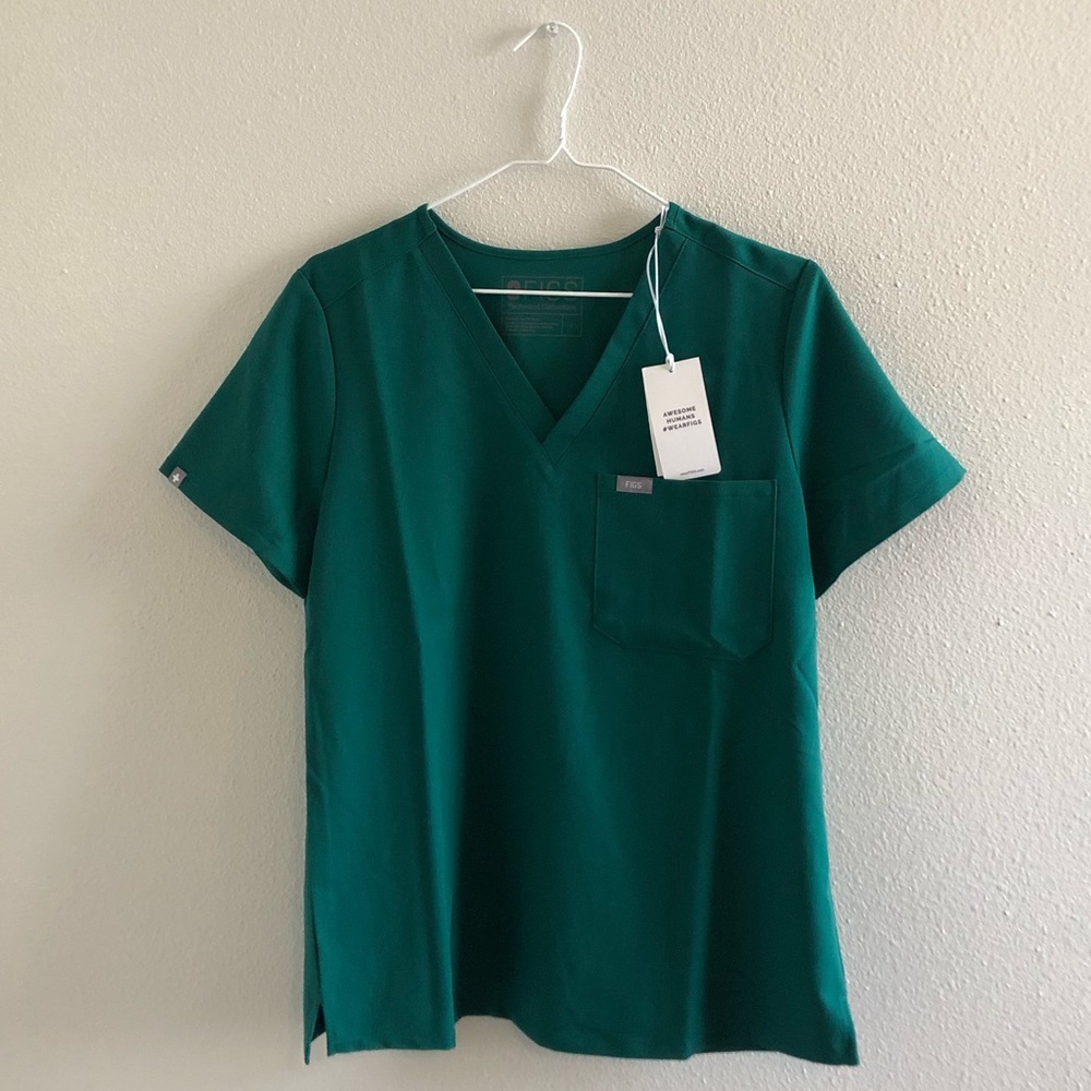 FIGS Hunter Green Catarina Scrub Top (NWT)